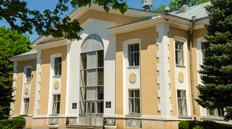 Санаторий Салют в Железноводске. Фасад здание