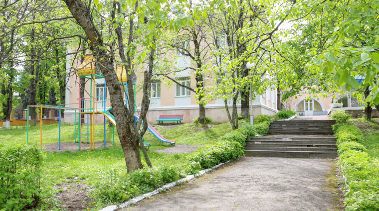 Санаторий Салют в Железноводске. Территория санатория